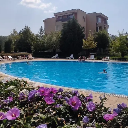 Golf Club & Orchid Noks Mia *